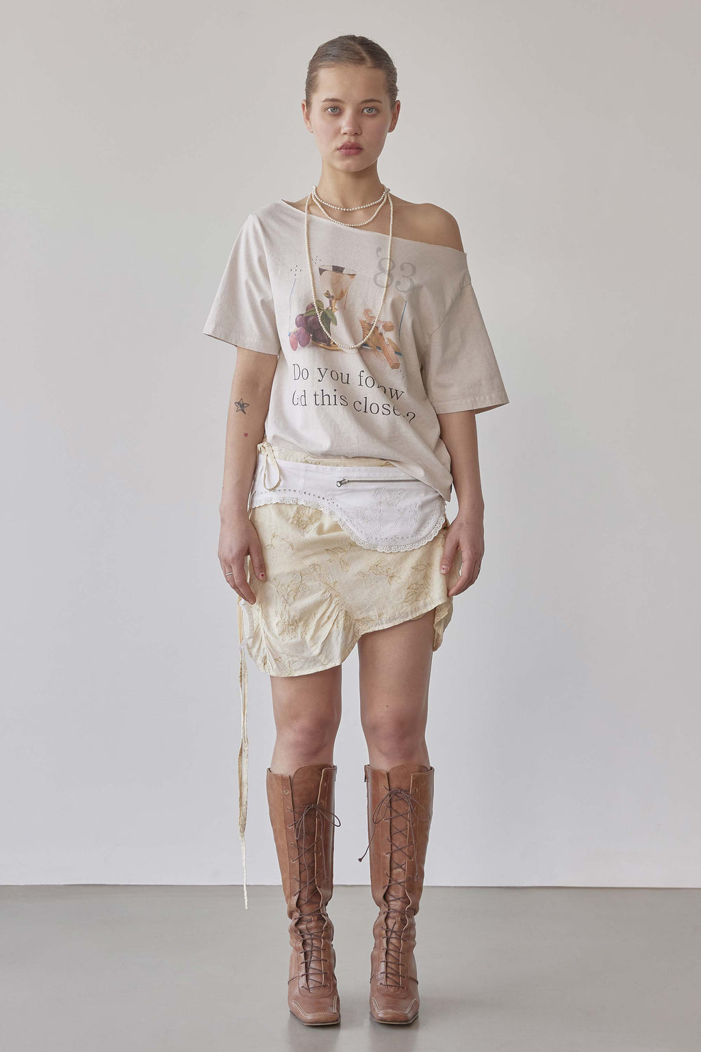 83 Faith Cut Out Tee Dirty White